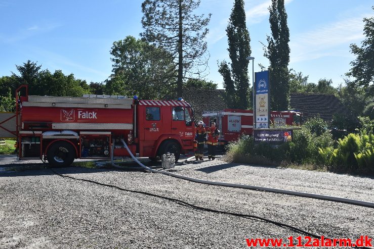 Brand i Villa. Mølvang ved Jelling. 17/06-2017. KL. 16:39.