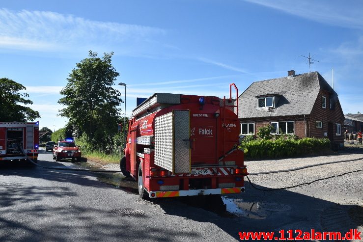 Brand i Villa. Mølvang ved Jelling. 17/06-2017. KL. 16:39.