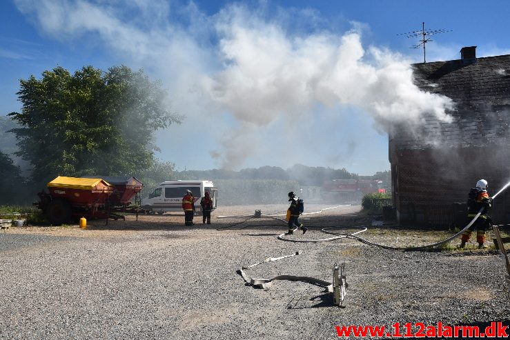 Brand i Villa. Mølvang ved Jelling. 17/06-2017. KL. 16:39.