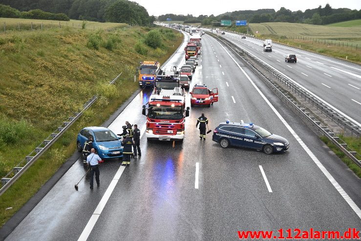 Redn.-Bygning/Højderedning. Motorvejen E45 syd for Vejle. 02/07-2017. Kl. 20:57.