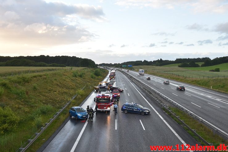 Redn.-Bygning/Højderedning. Motorvejen E45 syd for Vejle. 02/07-2017. Kl. 20:57.