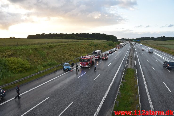 Redn.-Bygning/Højderedning. Motorvejen E45 syd for Vejle. 02/07-2017. Kl. 20:57.