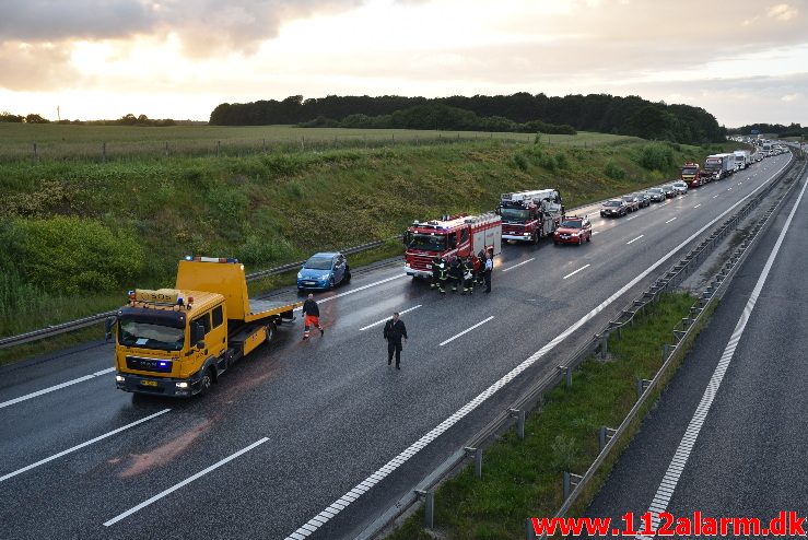 Redn.-Bygning/Højderedning. Motorvejen E45 syd for Vejle. 02/07-2017. Kl. 20:57.