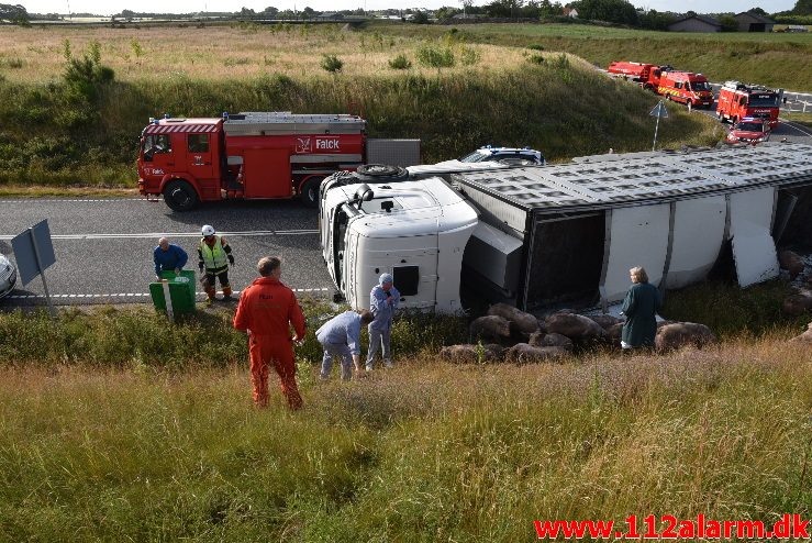 FUH fastklemtelastbil . Vandelvej ved Ny Nørup. 13/07-2017. Kl. 07:42.