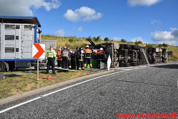 FUH fastklemtelastbil . Vandelvej ved Ny Nørup. 13/07-2017. Kl. 07:42.