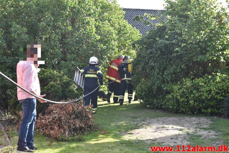 Brand i Villa. Jenlevej i Højen. 18/07-2017. Kl. 18:21.