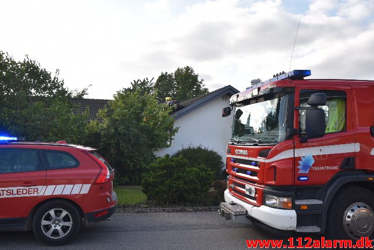 Brand i Villa. Jenlevej i Højen. 18/07-2017. Kl. 18:21.