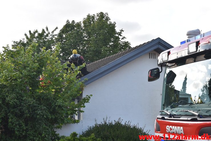 Brand i Villa. Jenlevej i Højen. 18/07-2017. Kl. 18:21.