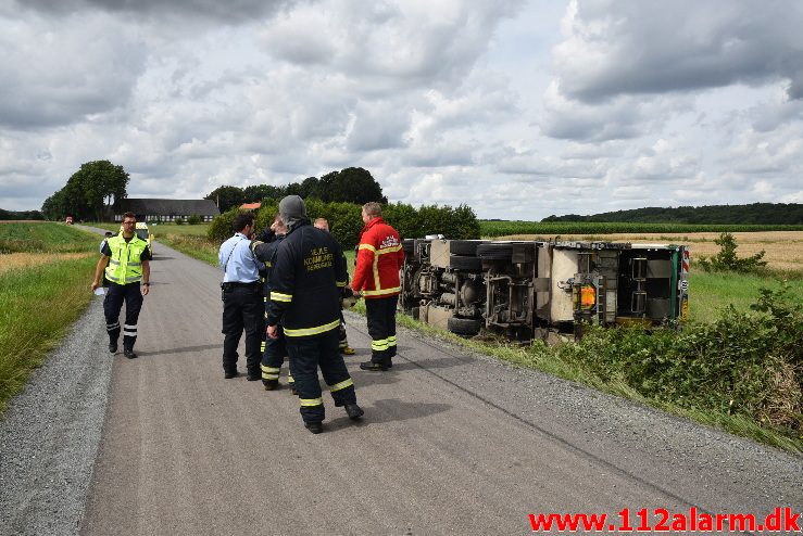 FUH fastklemt/Lastbil/Bus. Brandtlundvej i Skærup. 01/08-2017. Kl. 12:59.