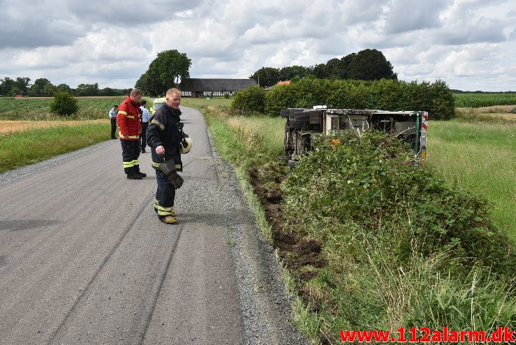 FUH fastklemt/Lastbil/Bus. Brandtlundvej i Skærup. 01/08-2017. Kl. 12:59.