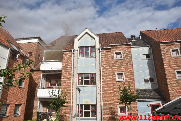 Brand etageejendom. Valdemarsgade 11i Vejle. 04/08-2017. Kl. 09:04.