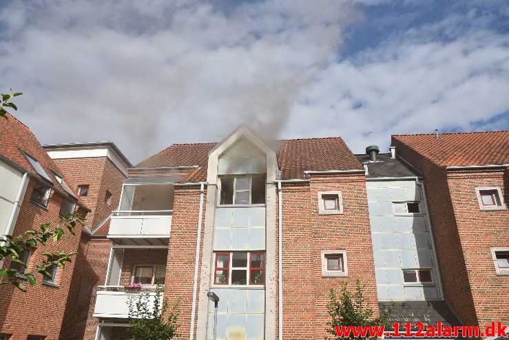 Brand etageejendom. Valdemarsgade 11i Vejle. 04/08-2017. Kl. 09:04.