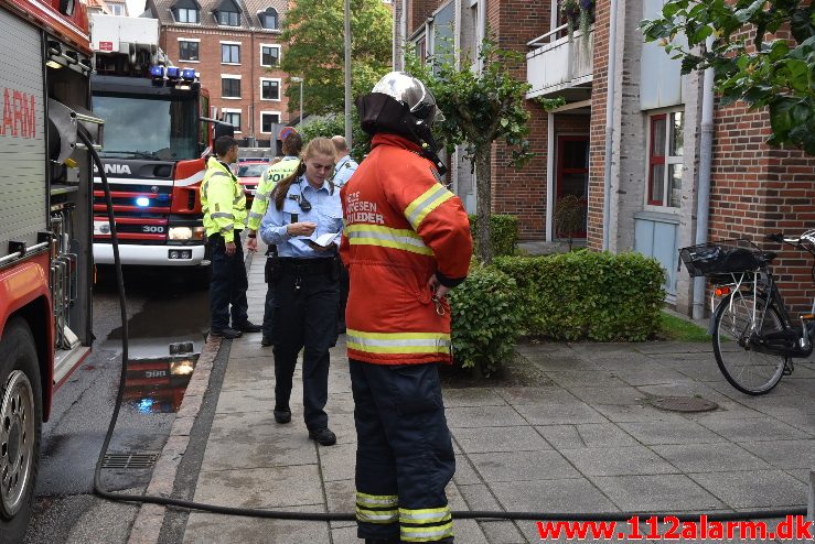 Brand etageejendom. Valdemarsgade 11i Vejle. 04/08-2017. Kl. 09:04.