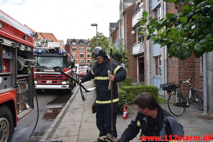 Brand etageejendom. Valdemarsgade 11i Vejle. 04/08-2017. Kl. 09:04.