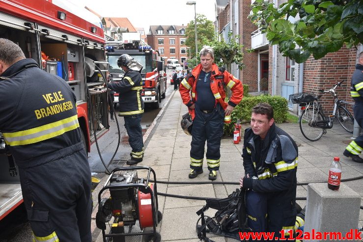 Brand etageejendom. Valdemarsgade 11i Vejle. 04/08-2017. Kl. 09:04.