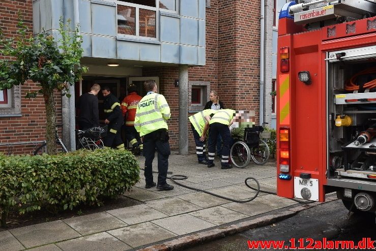 Brand etageejendom. Valdemarsgade 11i Vejle. 04/08-2017. Kl. 09:04.