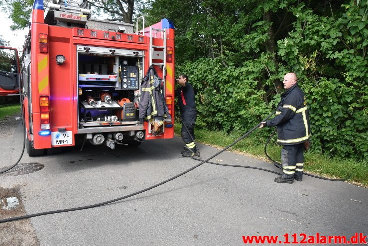 Brand i Villa. Rødmosevej i Tiufkær. 16/08-2017. Kl. 11:26.