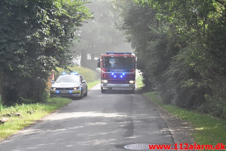 Brand i Villa. Rødmosevej i Tiufkær. 16/08-2017. Kl. 11:26.