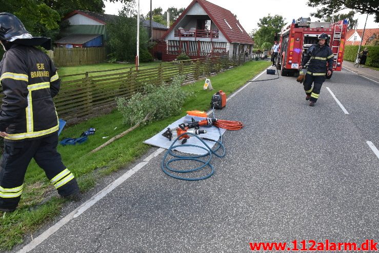 Trafikuheld med fastklemt. Vejlevej i Hørup. 16/08-2017. Kl. 15:14.