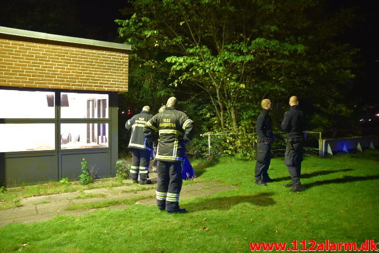 Mand i åen. Banegårdspladsen i Vejle. 02/09-2017. Kl.01:45. 