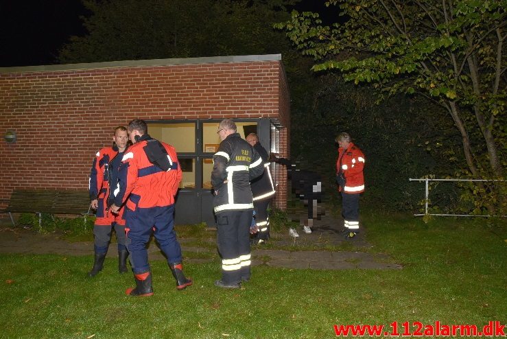 Mand i åen. Banegårdspladsen i Vejle. 02/09-2017. Kl.01:45. 