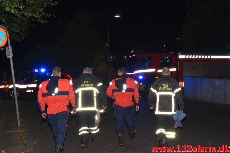 Mand i åen. Banegårdspladsen i Vejle. 02/09-2017. Kl.01:45. 