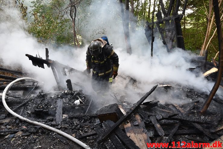 Brand i kolonihavehus. Merianvej i Vejle. 11/09-2017. Kl. 09:39.