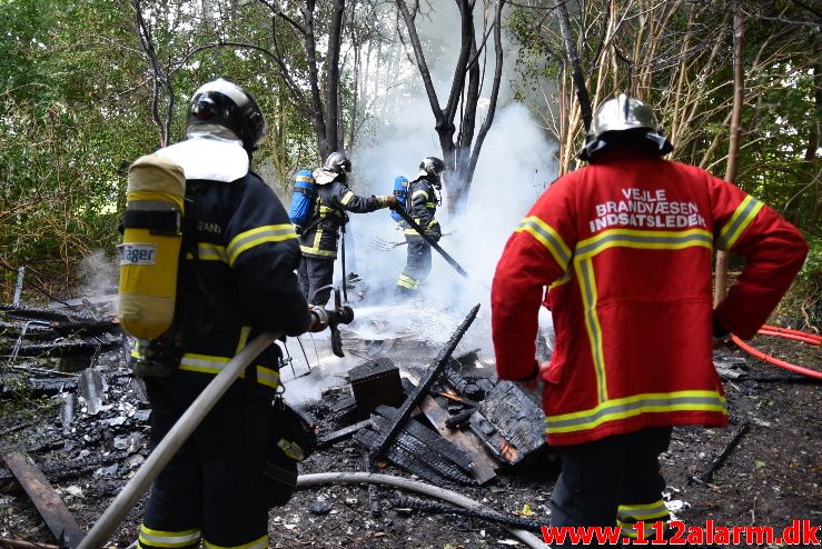 Brand i kolonihavehus. Merianvej i Vejle. 11/09-2017. Kl. 09:39.