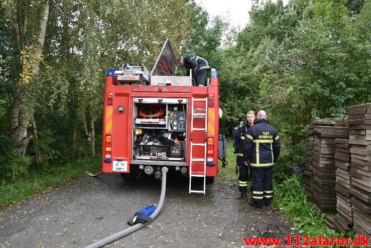 Brand i kolonihavehus. Merianvej i Vejle. 11/09-2017. Kl. 09:39.