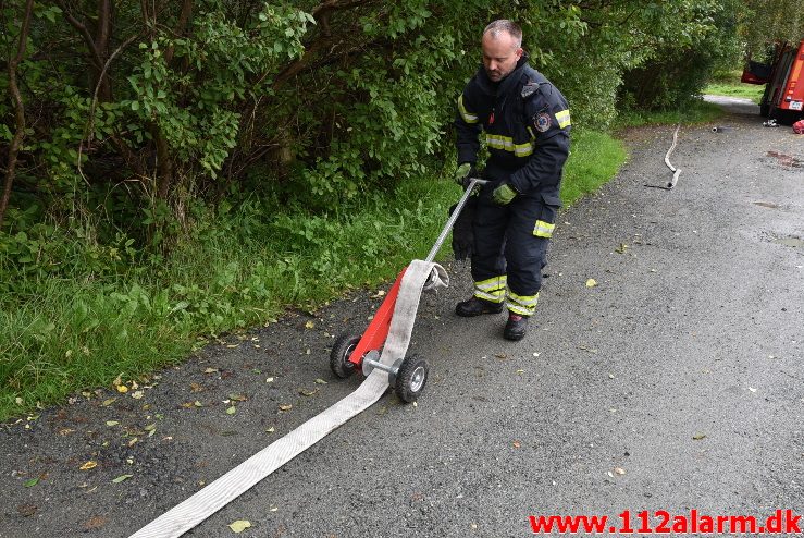 Brand i kolonihavehus. Merianvej i Vejle. 11/09-2017. Kl. 09:39.