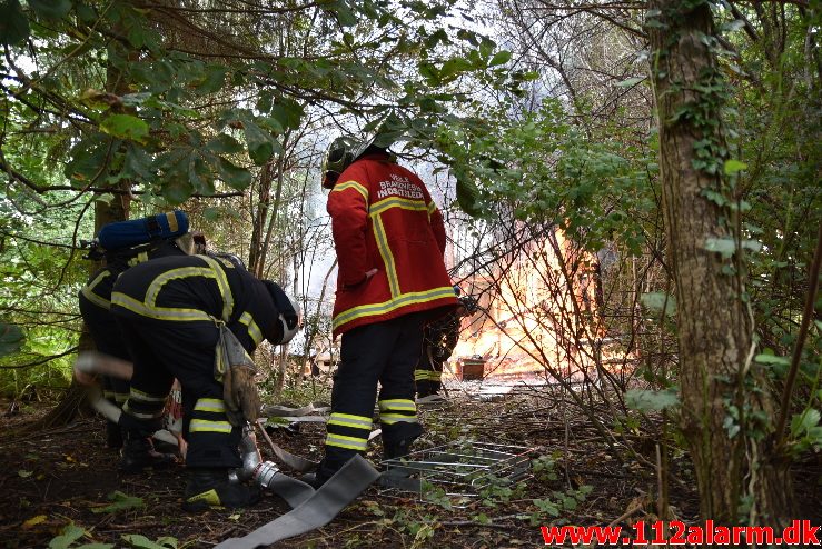 Brand i kolonihavehus. Merianvej i Vejle. 11/09-2017. Kl. 09:39.