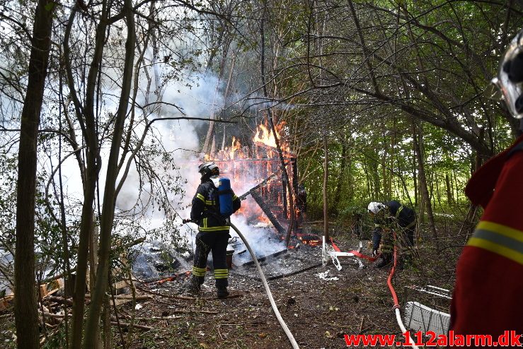 Brand i kolonihavehus. Merianvej i Vejle. 11/09-2017. Kl. 09:39.