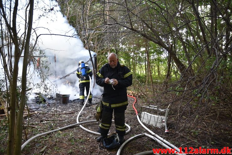 Brand i kolonihavehus. Merianvej i Vejle. 11/09-2017. Kl. 09:39.