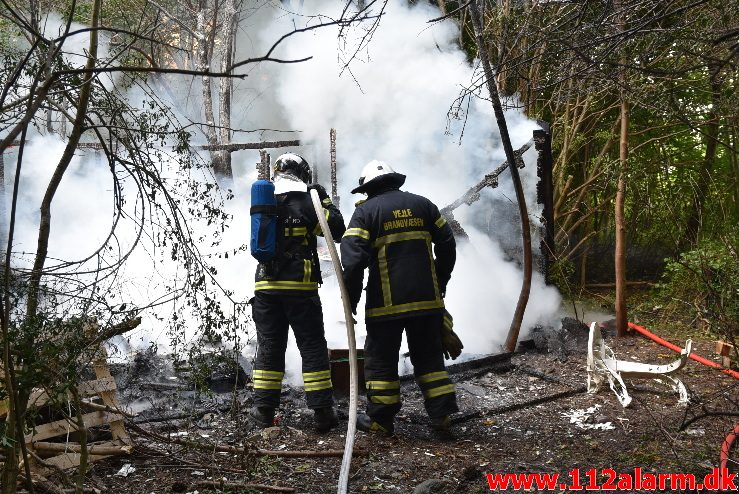 Brand i kolonihavehus. Merianvej i Vejle. 11/09-2017. Kl. 09:39.