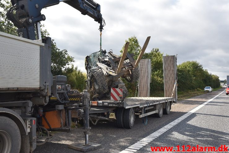 Lastbil tabte en gummiged. Motorvejen E45 efter DTC. 22/09-2017. Kl. 10:30.