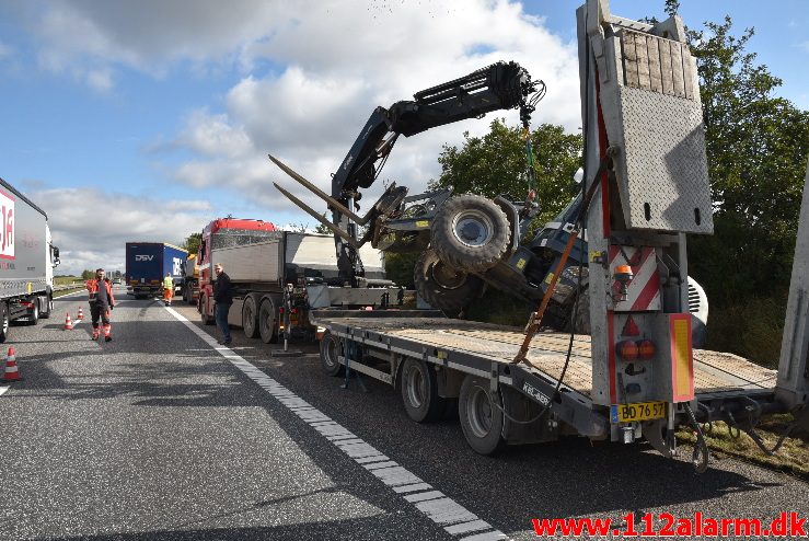 Lastbil tabte en gummiged. Motorvejen E45 efter DTC. 22/09-2017. Kl. 10:30.