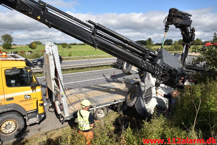 Lastbil tabte en gummiged. Motorvejen E45 efter DTC. 22/09-2017. Kl. 10:30.