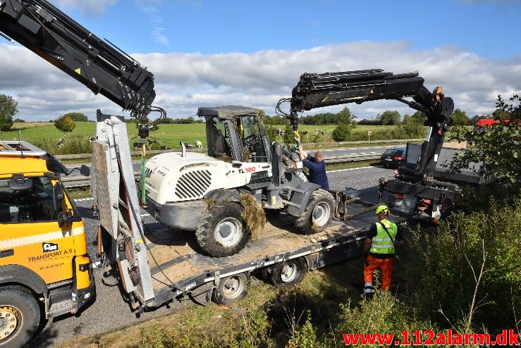 Lastbil tabte en gummiged. Motorvejen E45 efter DTC. 22/09-2017. Kl. 10:30.