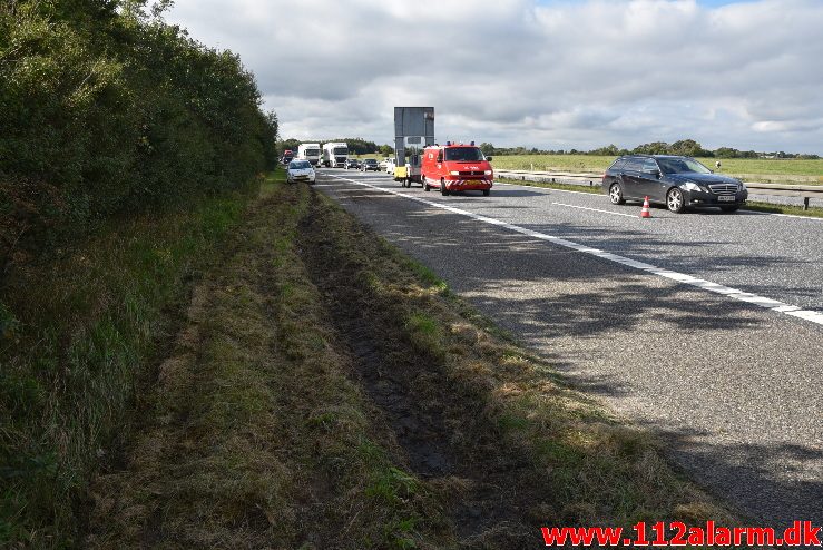 Lastbil tabte en gummiged. Motorvejen E45 efter DTC. 22/09-2017. Kl. 10:30.