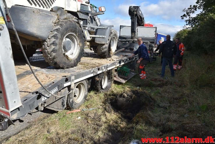 Lastbil tabte en gummiged. Motorvejen E45 efter DTC. 22/09-2017. Kl. 10:30.