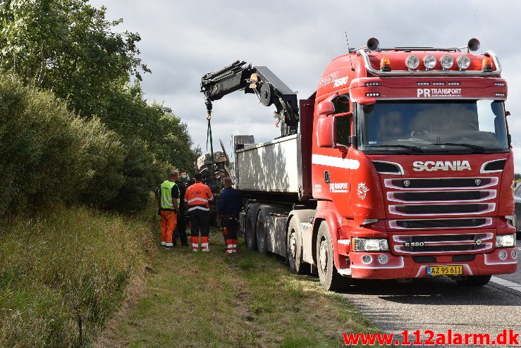 Lastbil tabte en gummiged. Motorvejen E45 efter DTC. 22/09-2017. Kl. 10:30.