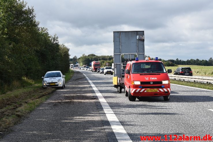 Lastbil tabte en gummiged. Motorvejen E45 efter DTC. 22/09-2017. Kl. 10:30.