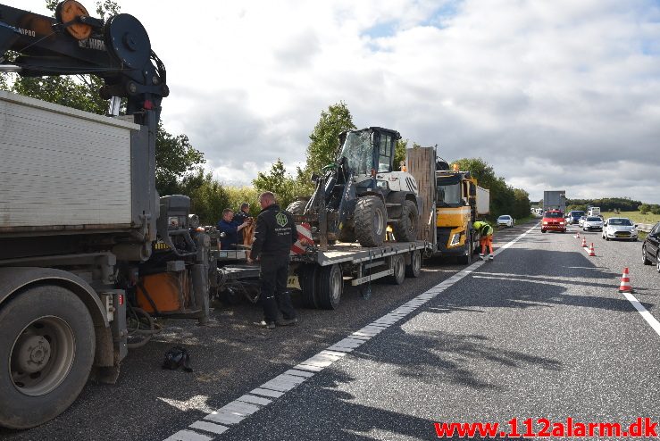 Lastbil tabte en gummiged. Motorvejen E45 efter DTC. 22/09-2017. Kl. 10:30.