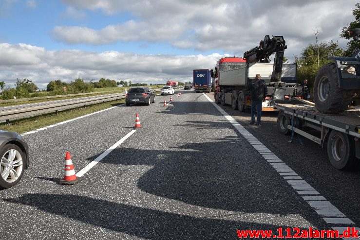 Lastbil tabte en gummiged. Motorvejen E45 efter DTC. 22/09-2017. Kl. 10:30.