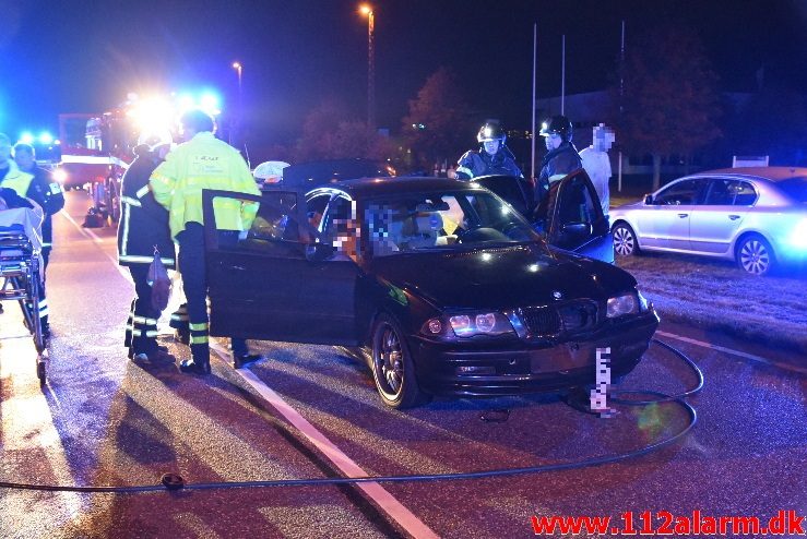 Trafikuheld med fastklemt. Fredericiavej i Vinding. 23/09-2017. Kl. 23:35.