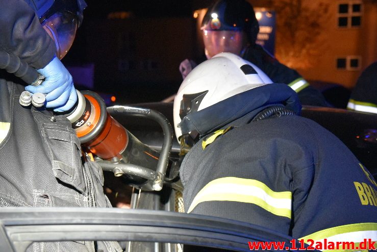 Trafikuheld med fastklemt. Fredericiavej i Vinding. 23/09-2017. Kl. 23:35.