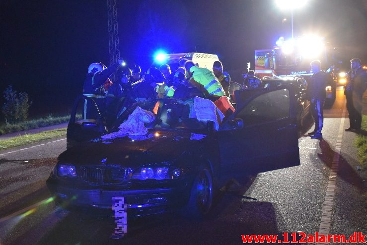 Trafikuheld med fastklemt. Fredericiavej i Vinding. 23/09-2017. Kl. 23:35.