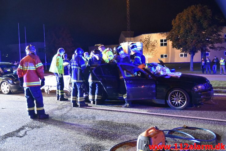 Trafikuheld med fastklemt. Fredericiavej i Vinding. 23/09-2017. Kl. 23:35.