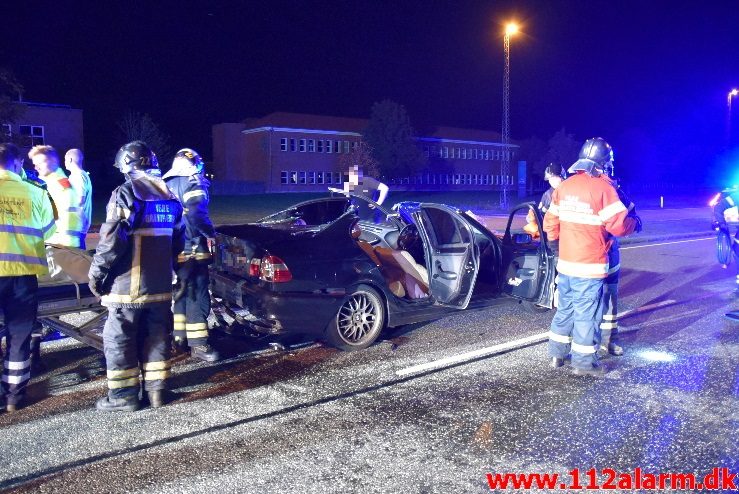 Trafikuheld med fastklemt. Fredericiavej i Vinding. 23/09-2017. Kl. 23:35.