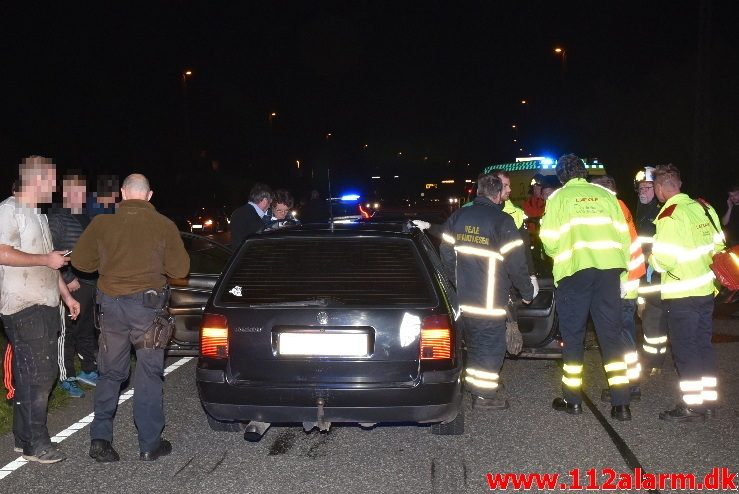 Trafikuheld med fastklemt. Fredericiavej i Vinding. 23/09-2017. Kl. 23:35.